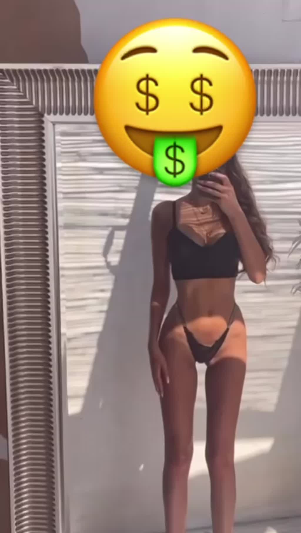 הדוגמנית של המרכז לביתך/מלון