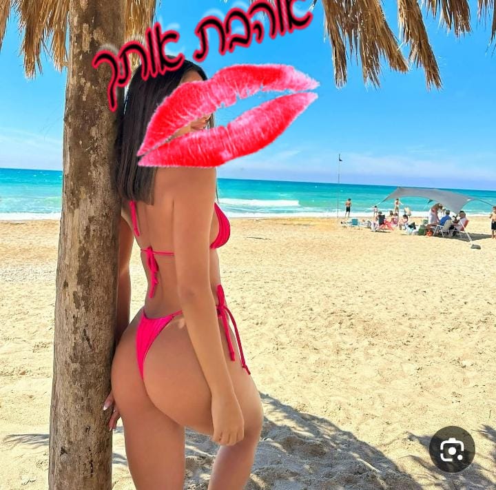 מעסה צעירה ויפה לעיסוי מפנק